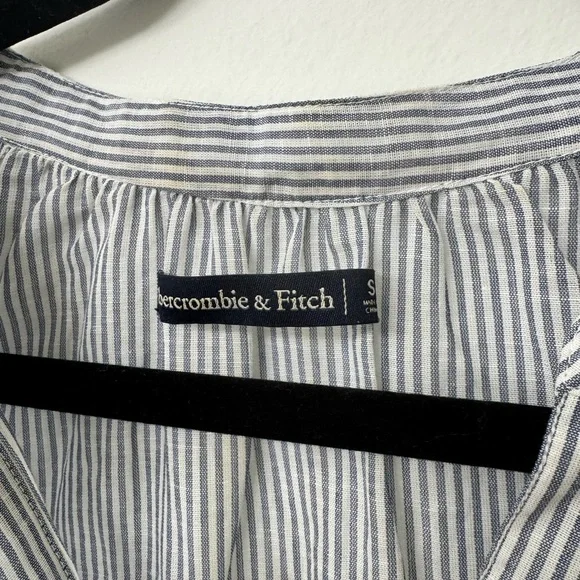 Abercrombie & Fitch Top - Picture 3 of 3